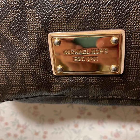 BNWOT MICHAEL KORS JET SET MEDIUM LOGO CROSSBODY MESSENGER BROWN HANDBAG - Picture 9 of 13